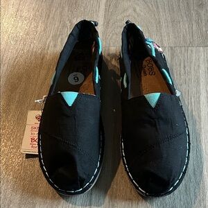 Skechers Black and Blue Flats